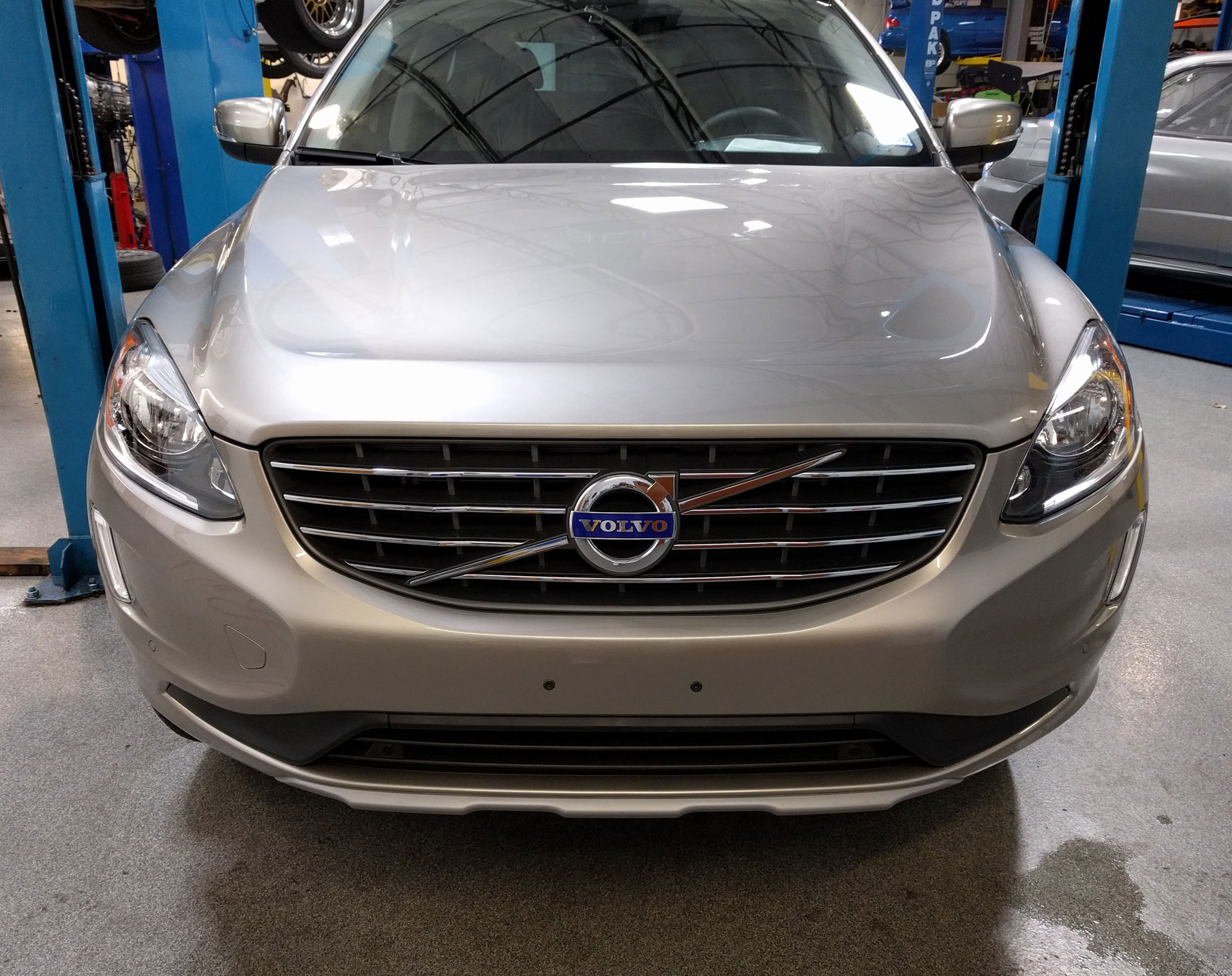 Volvo XC60 protected with 3M Pro Series Clear Bra Paint Protection Film